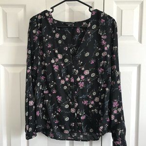 Lucky Brand Black top w/ Flower prints M